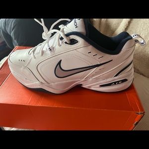 Nike Air Monarch IV New Size 12